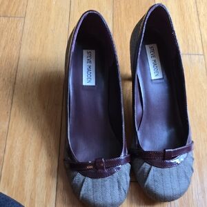 Steve Madden Burgundy and Beige Kitten Heels. Size 7.5 M